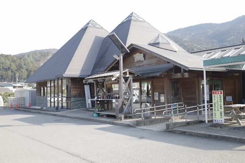 道の駅　温泉の里　神山　外観